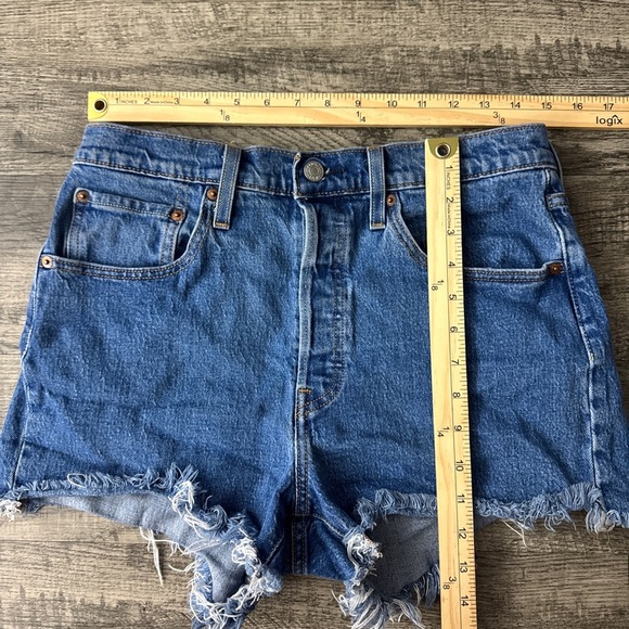 Levi’s 501 Button Fly Denim Cuff Off Shorts - Picture 3 of 7
